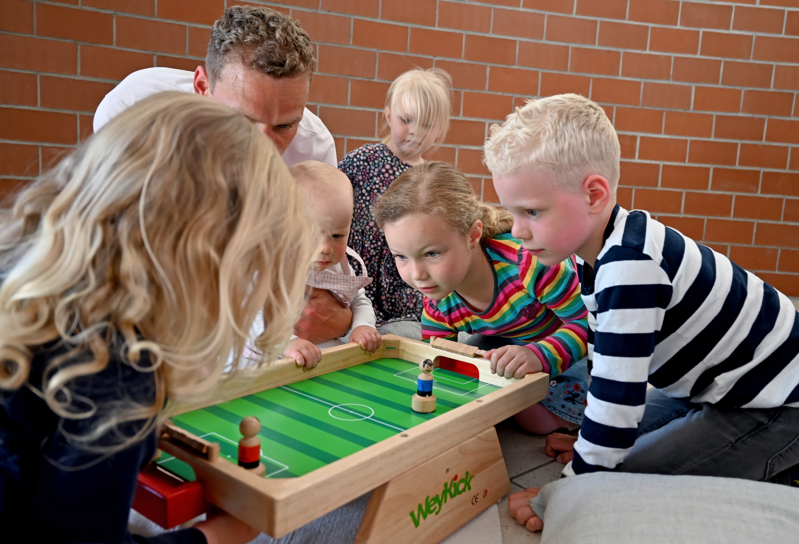 weykick-piccolo-7200-g-tischkicker-magnet-kicker-ab-3-jahren image 2