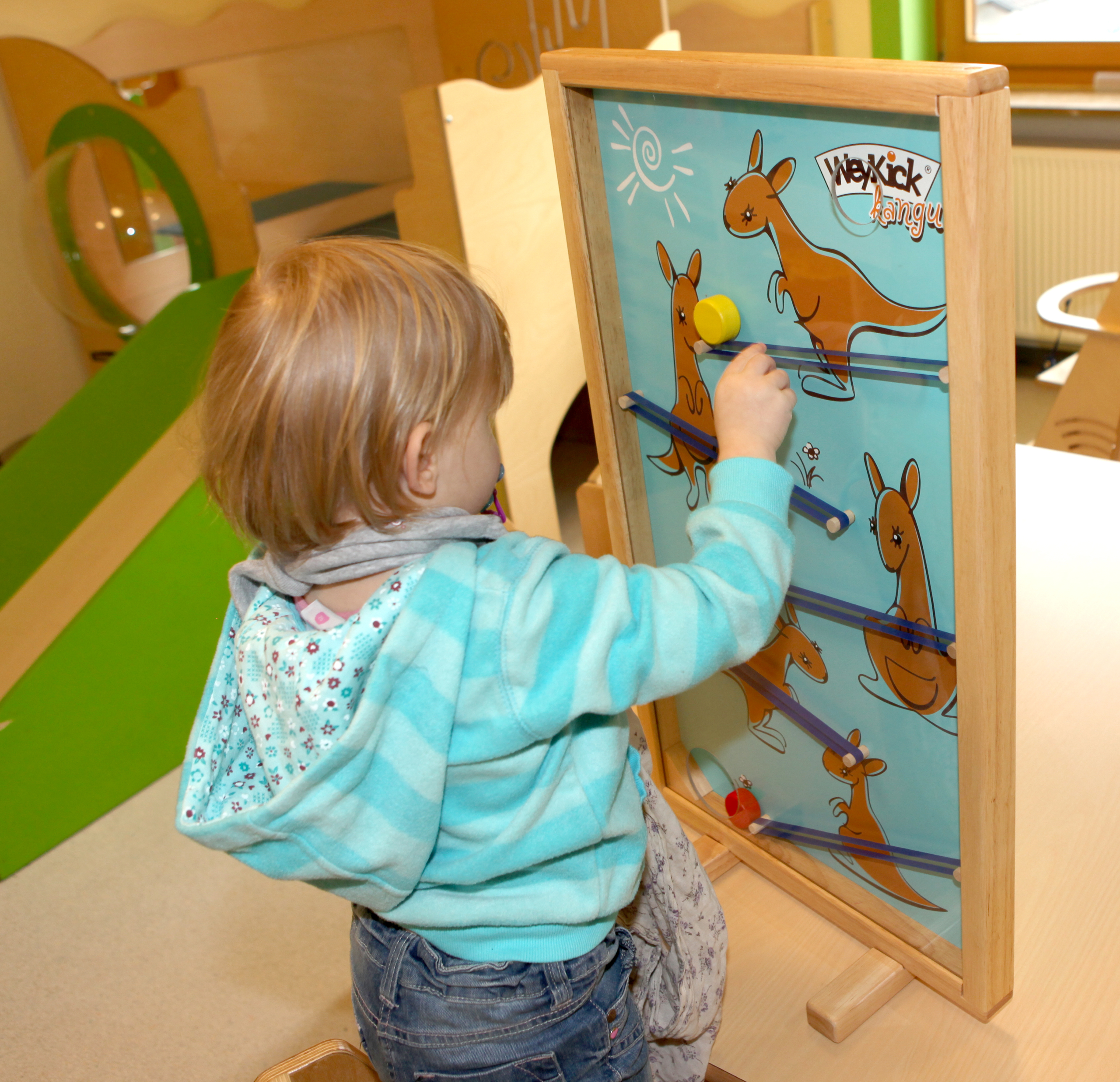 weykick-kangu-290-wurfspiel-holz-71x42-cm-ab-1-5-jahren image 2