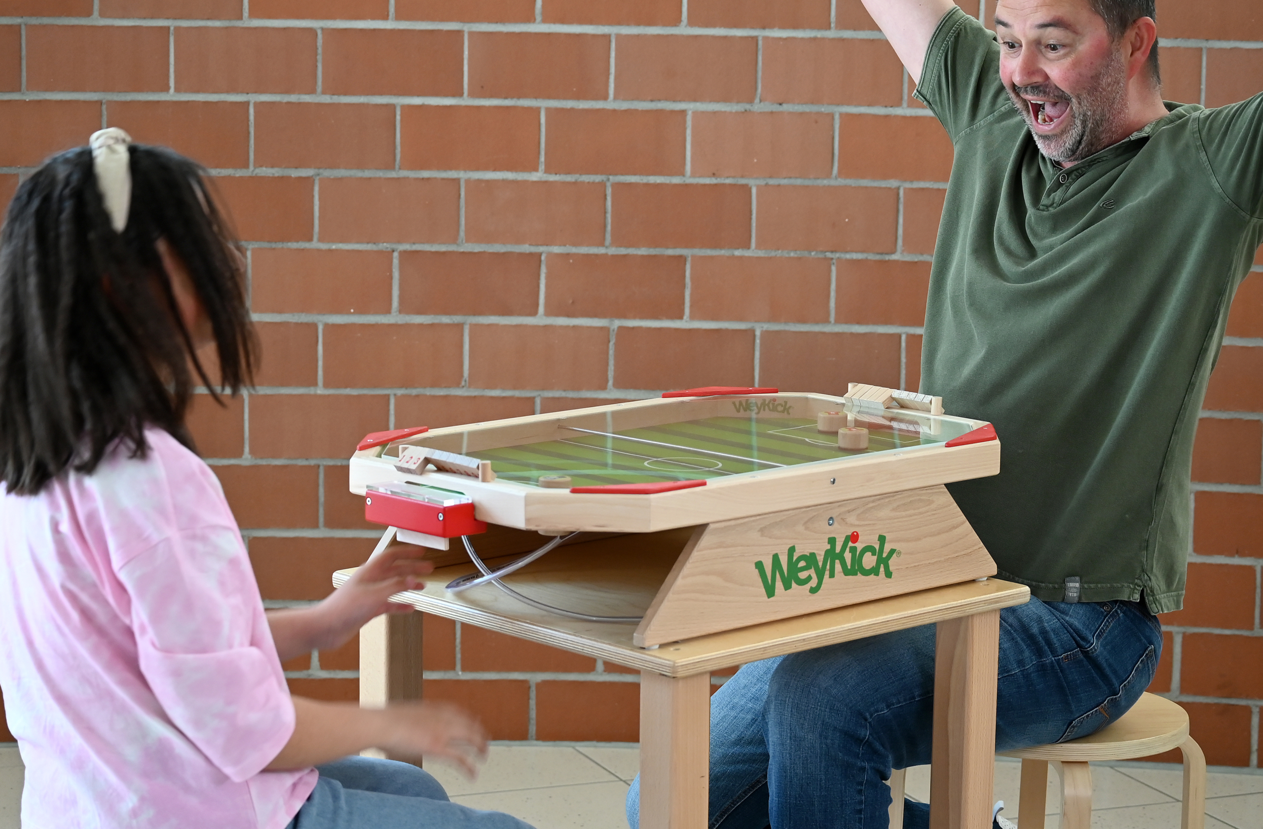 weykick-stadion-fix-7500a-magnetfussball-mit-plexiglasplatte image 2